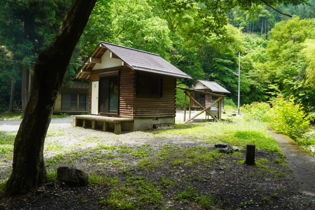 平野田休養村キャンプ場のバンガロー